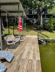 LAKEFRONT FAMILY RETREAT--SWIMMING DOCK--OUTDOOR DINING