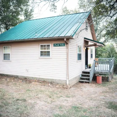 Charming 2-bedroom cottage with loft, AC, and WiFi on peaceful 295-acre property