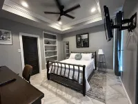 Large Modern home nestled in Alvarado! Hot Tub & Theater