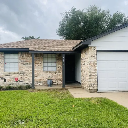 Hobby Airport and very affordable your Home Away from Home