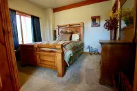 Elk Springs Ranch with grand mountain views with new frisbee disc golf course.