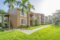 NOW AVAILABLE FOR SEASON!! 3/2 Tommy Bahama Unit Fully furnished, corner unit ! Các khách sạn ở Collier County