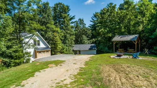 Modern Treetop Cottage with Covered Deck – Near Historic Hendersonville