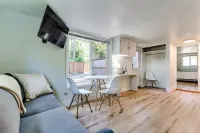 University Cottage, 2 blocks from U of O.