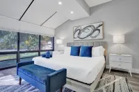 6BR Modern Waterfront Villa Heated Pool Gameroom