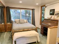 Large house Up in the Redwoods perfect for large families. Pet friendly.