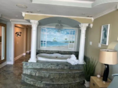 Honeymoon Suite; Whirlpool and Beautiful Oceanview