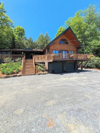 Authentic Log Home in Warren. Ski town. Mountain biking. Short walk to lake. Отели рядом с достопримечательностью «Шугарбуш Резорт»