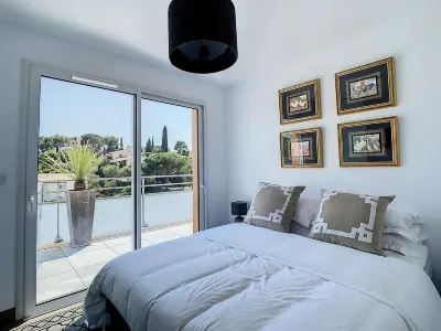 Vue Panoramique Pour Appartement Dernier Étage, Proche des Plages/ Centre Ville