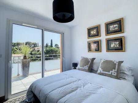 Vue Panoramique Pour Appartement Dernier Étage, Proche des Plages/ Centre Ville