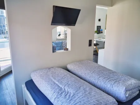 central apartment at Husum harbor with balcony Отели рядом с достопримечательностью «Парк Хузумер Шлос»