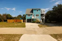 Private pool w/ heat available, hot tub, pet friendly, 5 min walk to beach! - 2-Star