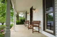 Nashville Private Lake Getaway Hotels in Cheatham County