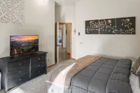 Beautiful Custom Home Steps Away From Red Rock Trails With A Relaxing Hot Tub!