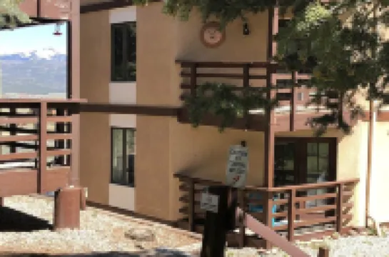 Cozy 2/2 Condo 2 Blocks From the Bike/ski Resort and Lifts