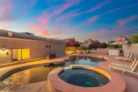 Bell Rock Views + Heated Pool & Spa ~ Luxe 6BD Sedona Stargazing Retreat