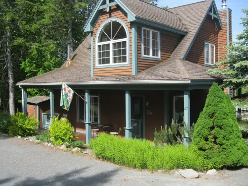 Town Hill Guest House with Sunset, Ocean & Mountain Views Near Bar Harbor