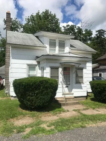 Cozy convenient home, private access to the Salmon River. Отели в г. Пуласки