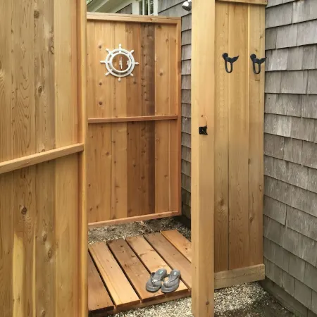 Cape Cod Pond Cottage Отели в г. Истам