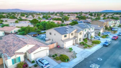 12 Beds,Pool table,Ping Pong,Volleyball+Basketball Hotels in Coachella