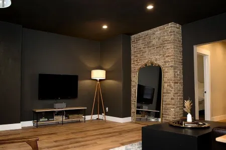 Premium accommodations for up to 4 people in the heart of Downtown Greensburg