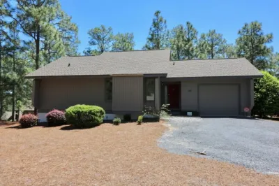 Birdie House located off Pinehurst #6.  Whole house near 39 golf courses.