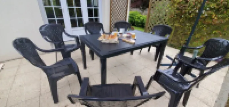 BRETON HOUSE 5MN WALK FROM SHOPS AND 2.5 KMS FROM THE BEACH