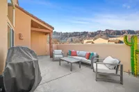 Bright 3 Br Condo, Private Patio, Desert Views, Pool, XL Driveway, 2 Car Garage