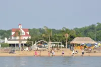 Waterview Home! Beach Volleyball! Near Wedding Venues! Walk to Bar & Restaurant! - 民宿