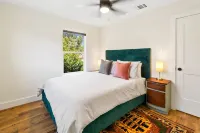 Hickory House - Family/Group and Pet-Friendly Retreat Near Lockhart Square! Hotels in Lockhart