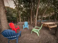 Riverfront RV on Medina River/1 Blk off Main/River Yurt Village & RV Park 班德拉縣酒店