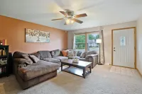 Family Getaway 2BR/2BA with Sauna - Air Hockey - Bar
