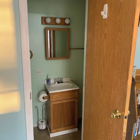 Cozy apartment on Keuka Lake, close to Keuka College, wineries and breweries.