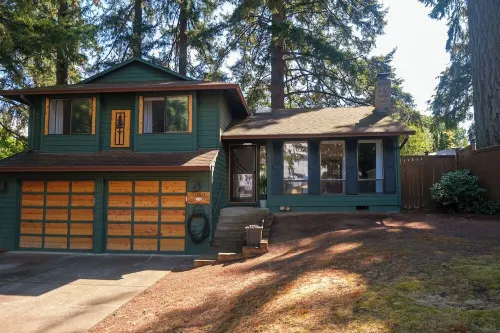 Charming 4-bedroom family home in Beaverton with AC, fitness room, WiFi