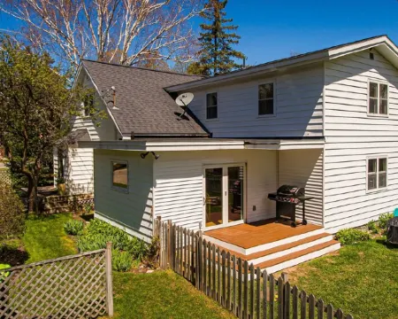 Private Cozy Cottage in Charming Walloon Lake Village - Sleeps 13! Hotels in Melrose Township