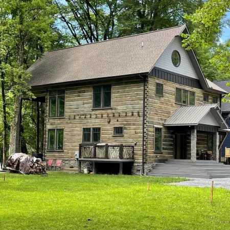 Cabin on Nantahala River with Hot Tub