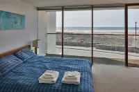 2: Apartment with Magnificent Sea Views