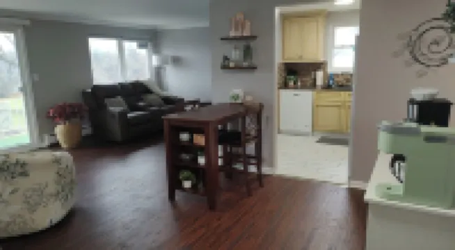 11 Min from Buf Airport, 19 Min from Bills Stadium, 35 Min from Niagara Falls!