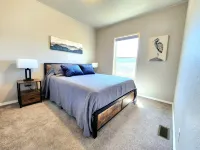 Grandview Getaway offers spectacular views overlooking the Clearwarter river. - Homestays