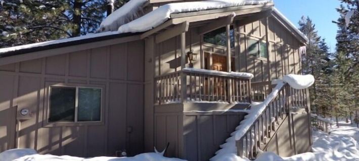 Tranquil, well-kept Cabin with Log Furniture & SHARC passes at 1, Whistling Swan Hotels in Sunriver