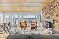 Vashon Modern Beachfront Getaway: Pet & Family-Friendly with Stunning Views!