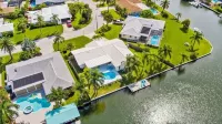 Cocoa Beach Coral Retreat waterfront 3 BR /2.5 BA - สระว่ายน้ำส่วนตัว