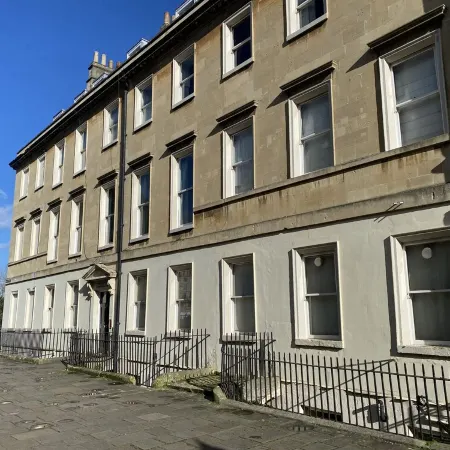 Elegant Apartment Steps from Roman Baths & Abbey