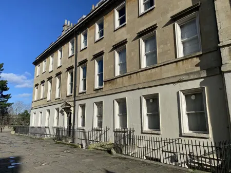 Elegant Apartment Steps from Roman Baths & Abbey
