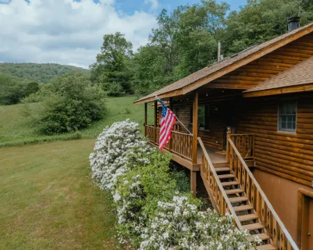 Catskills Cabin Rental Only 2.5 Hours Away From NYC! Hotels in Colchester