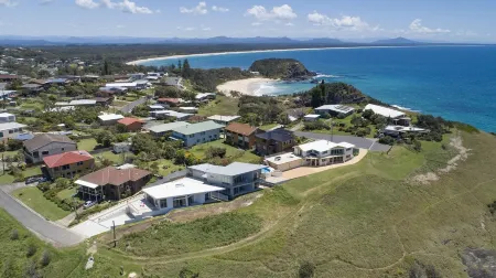 Modern Family Home With Breathtaking Ocean Views!