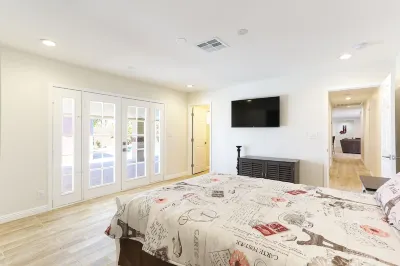 This Home Sleeps 20-26 People Comfortably with Pool and Lots of Extra Amenities Hotels near T-Mobile