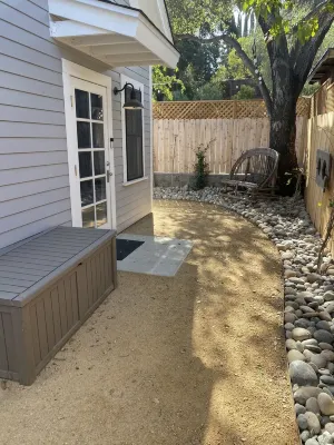 Downtown Cozy Cottage, two blocks from downtown and new!