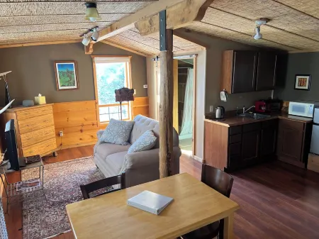 Mountain Getaway Retreat - Cozy & Quiet Loft Apartment Отели в г. Сагуач Каунти
