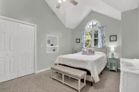 Newley Renovated Beach Home, Min. to Ocean City,1st FL. Master Suite, walk in